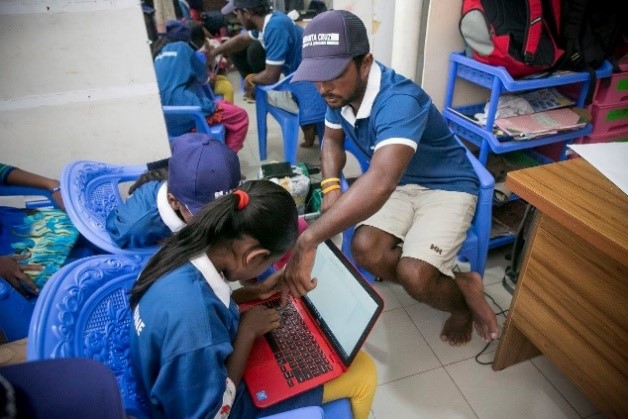 A ‘surf girl’ learning how to troubleshoot hardware and software problems